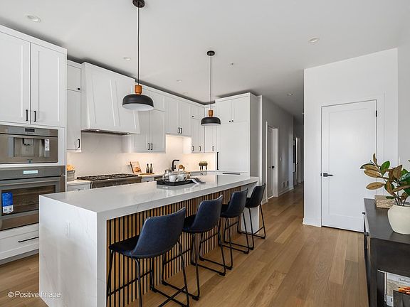 3rd image of 1345 W Grand Ave #3S