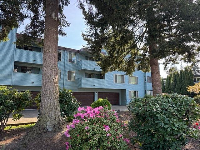 Parkwood Condominiums, front entrance with beautiful landscaping