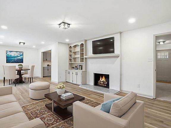 3rd image of 5112 Laurie Dr