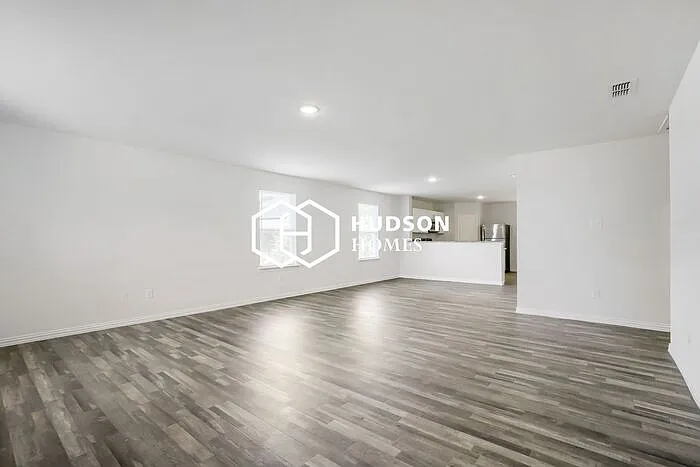 318 Bay Ct — Photo 4