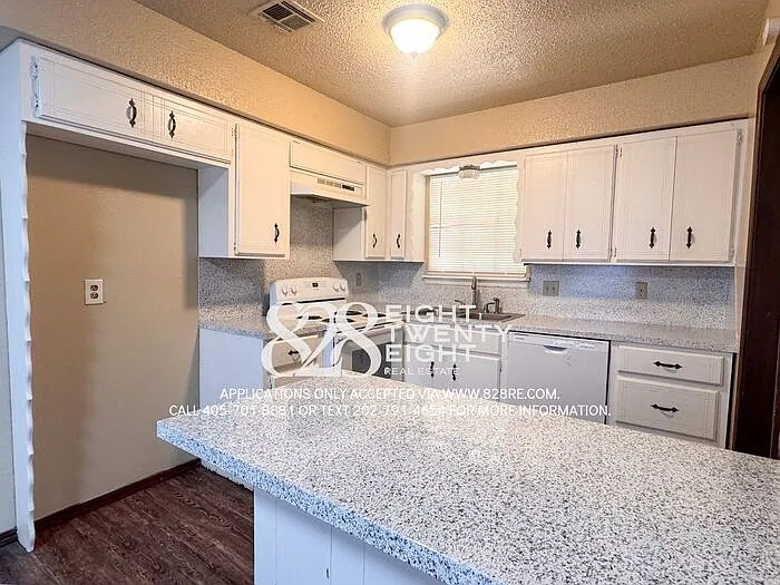 4103 N Oak Grove Dr — Photo 11