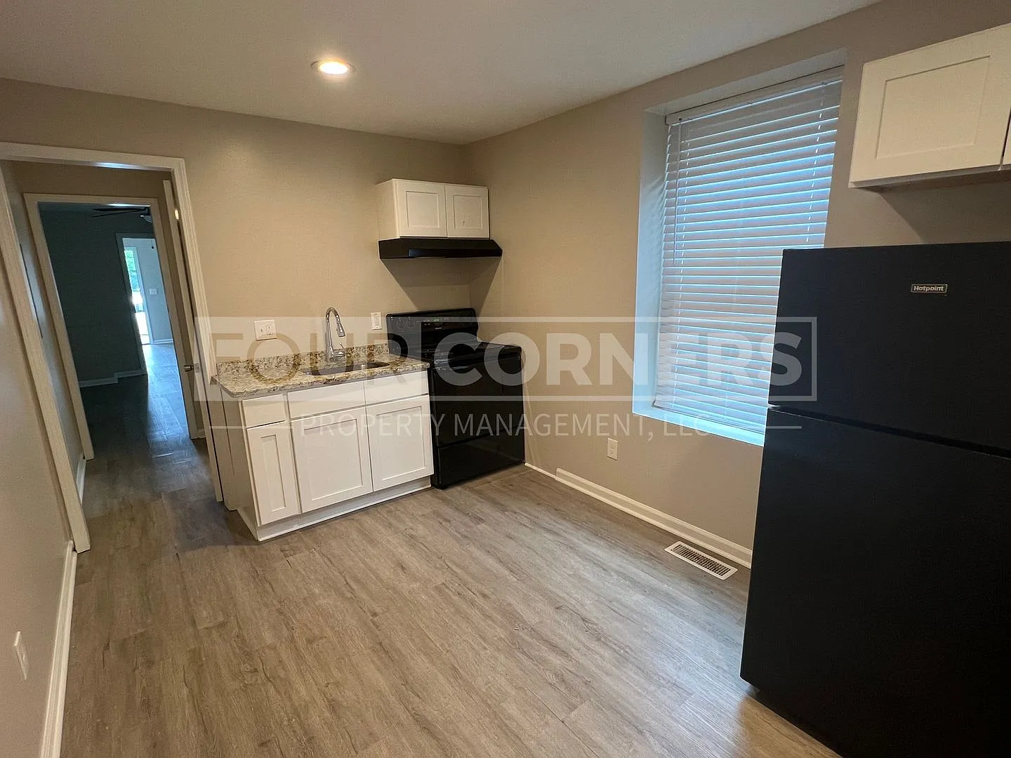 Beautiful 1 Bedroom 1 Bath Apartment — Photo 4