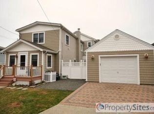 3684 Ionia St, Seaford, NY 11783