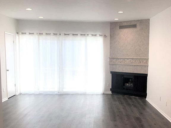 living area w/fireplace
