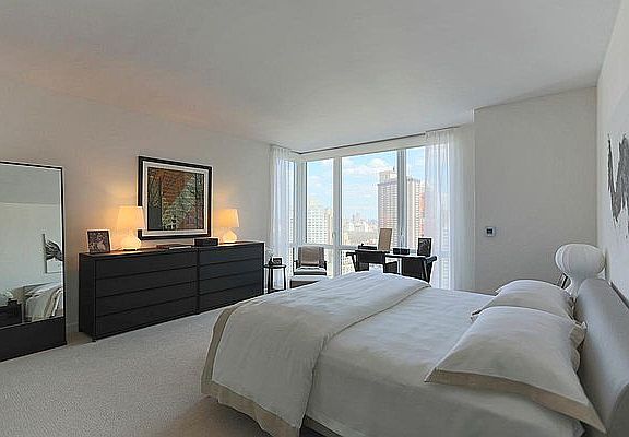 4th image of 160 W 62nd St APT 40C
