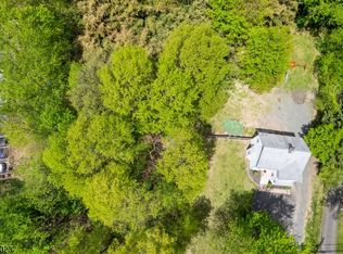 590 Valley Rd, Gillette, NJ 07933