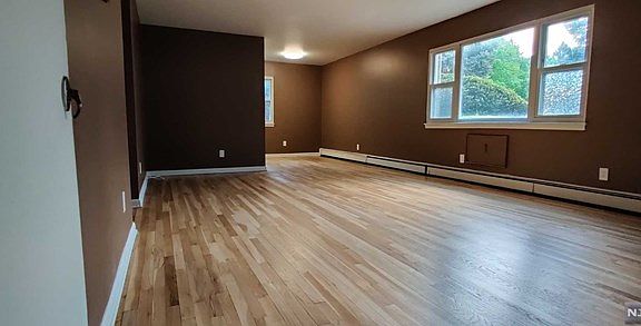 4th image of 456 Grand Ave APT 7A