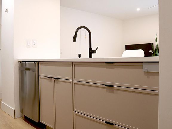 3rd image of 40 Norwich Pl