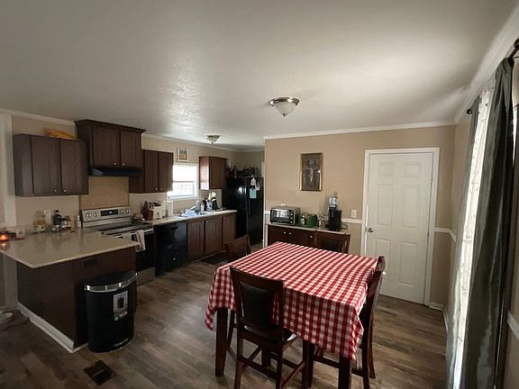 4th image of 425 Parkwood Estates Dr