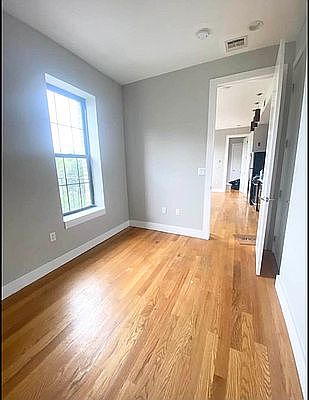 4th image of 359 Stockton St #3