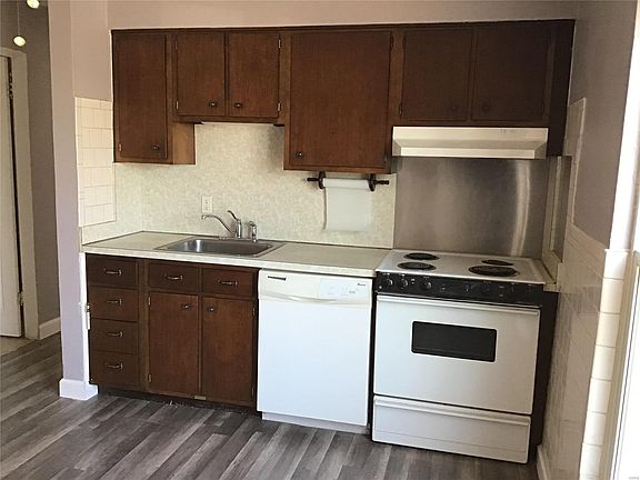 3rd image of 224 Avenue H