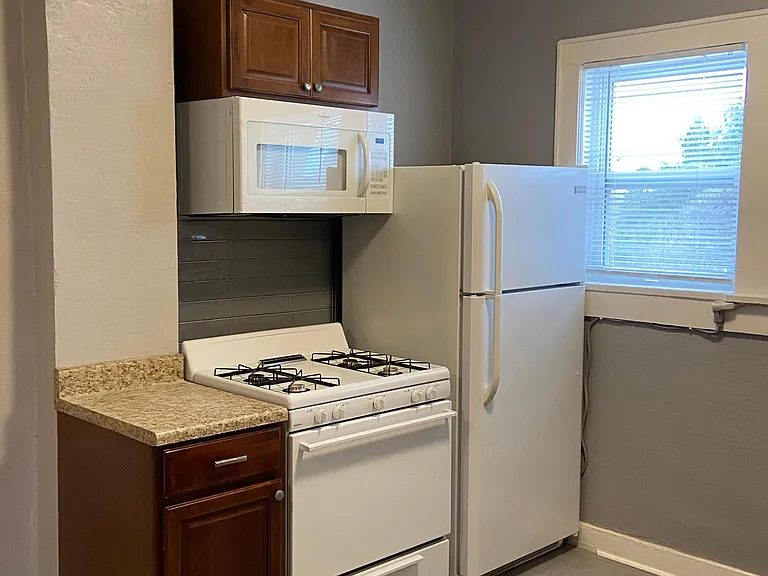 127 NW 31st St #6 — Photo 7