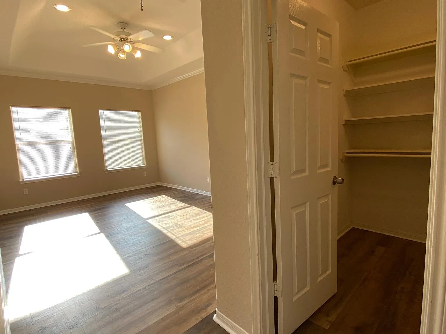 3 bed, 2.5 bath, 1818 sqft, $1,990 — Photo 2