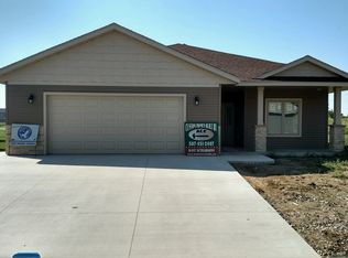 285 Acorn Pl NE, Owatonna, MN 55060