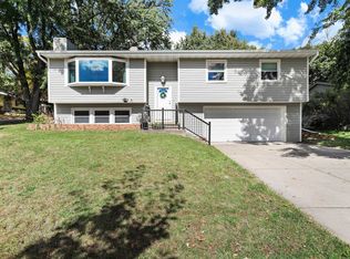 6942 Winstone Dr, Madison, WI 53711