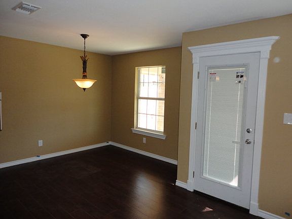 4th image of 418 E Pecan Ave