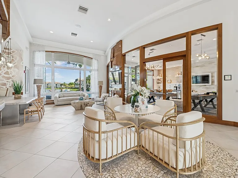 Lobby and leasing area with lounge seating