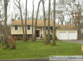 124 Grassy Pond Dr, Smithtown, NY 11787
