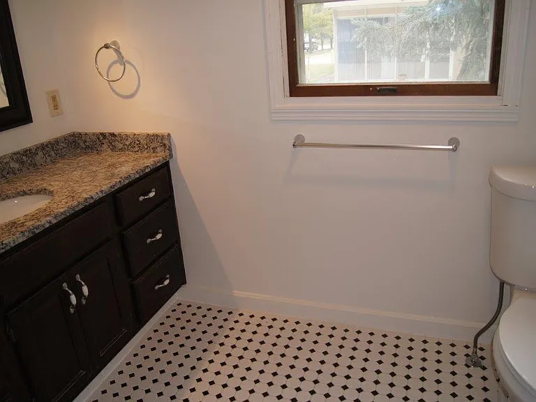 218 E Smith Rd — Photo 18