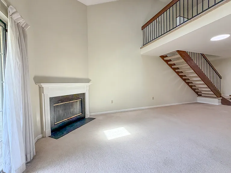 208 Greenview Dr — Photo 14