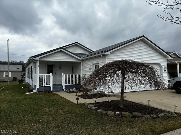 207 Polaris Dr NW, Dover, OH 44622