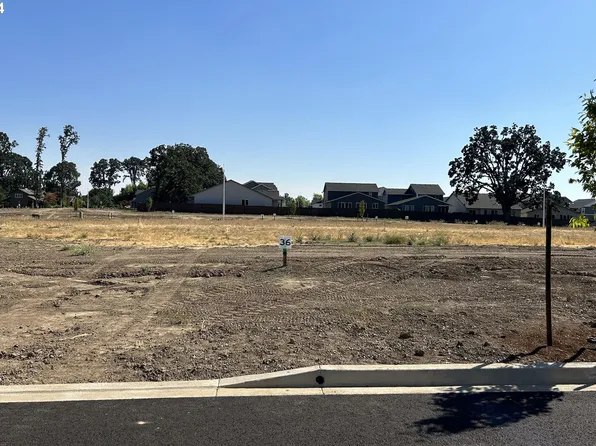 1536 NW Adelaide St #36, McMinnville, OR 97128