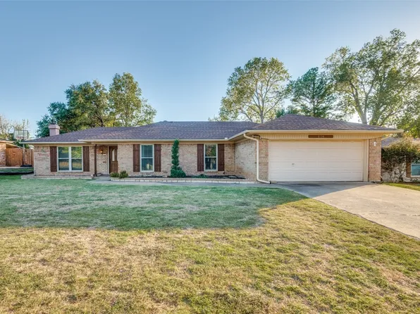 8508 Brookridge Dr, Fort Worth, TX 76182
