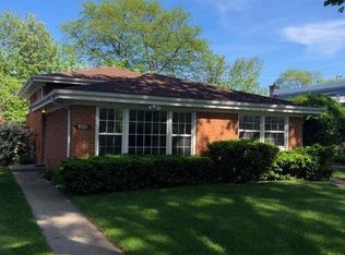9521 Kenneth Ave, Skokie, IL 60076