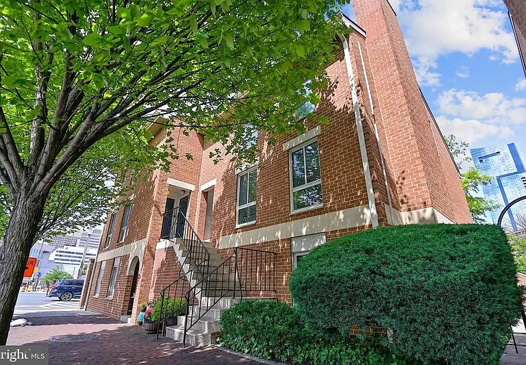 409 S Sharp St #R-5 — Photo 1