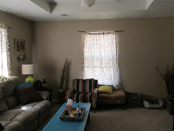 3rd image of 701 E Glendale Ln
