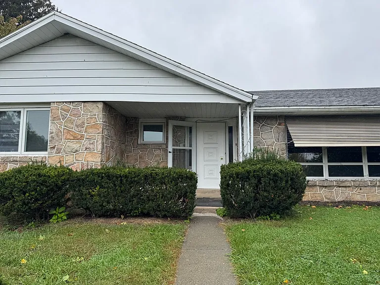 1035 Ridge Ave — Photo 5
