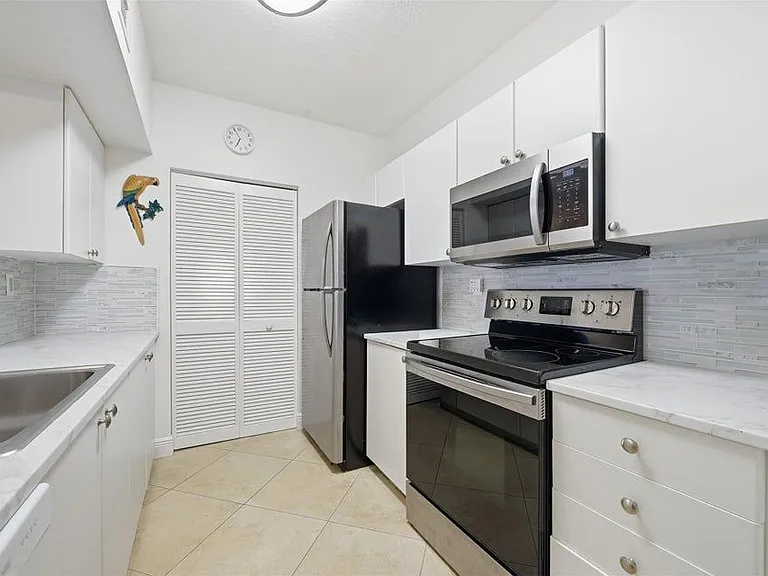 3020 NE 32nd Ave #1103 — Photo 1