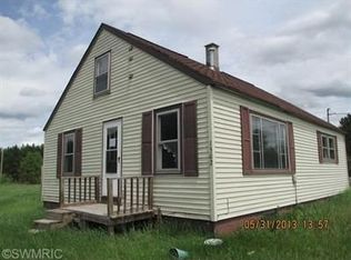 1502 N Thornapple Ave, White Cloud, MI 49349