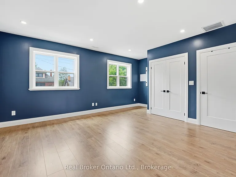 58 Rosslyn Ave N #2 — Photo 12