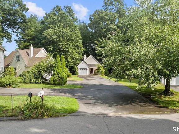 4th image of 24 Fitch Meadow Lane #24
