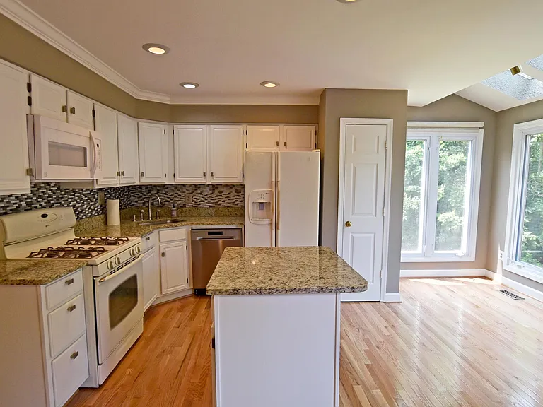 6084 Joust Ln — Photo 2