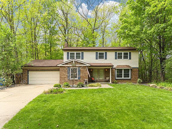3rd image of 1475 N Folkstone Ct