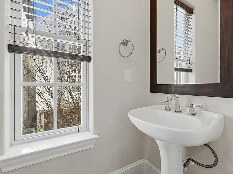 2707 Cohn Trl — Photo 26