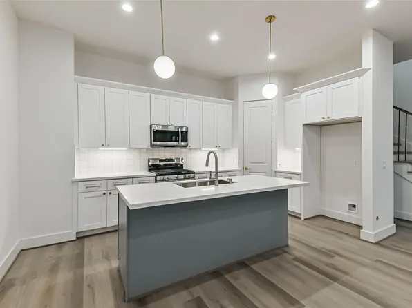 7709 Earl Rudder Way, Houston, TX 77055