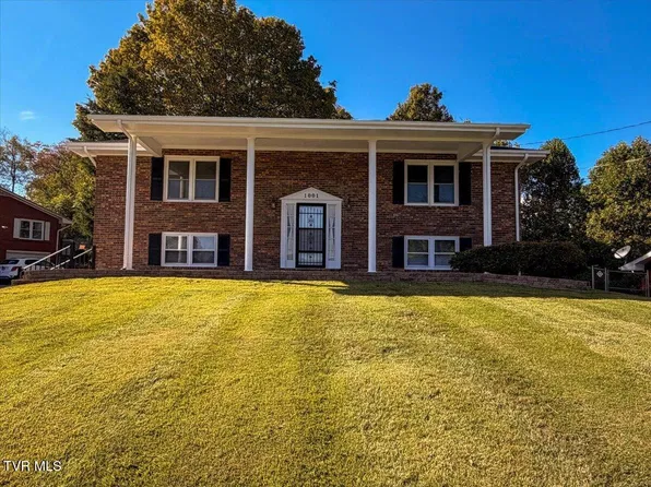 1001 Ridgefield Cir, Johnson City, TN 37601