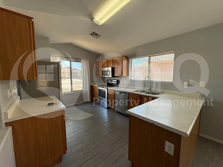 11420 W Sheridan St — Photo 4