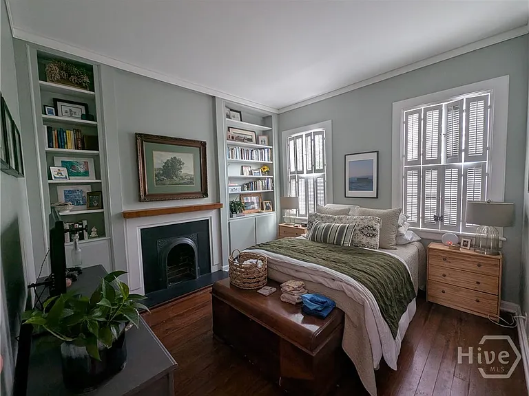 510 E State St — Photo 12