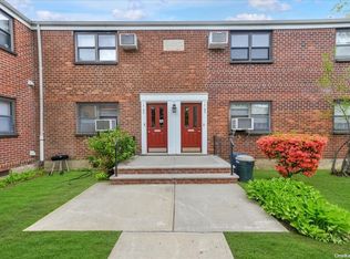 17-93 166th St #315, Whitestone, NY 11357