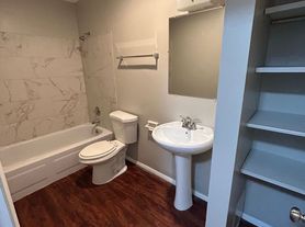 1305-1345 W Locust St