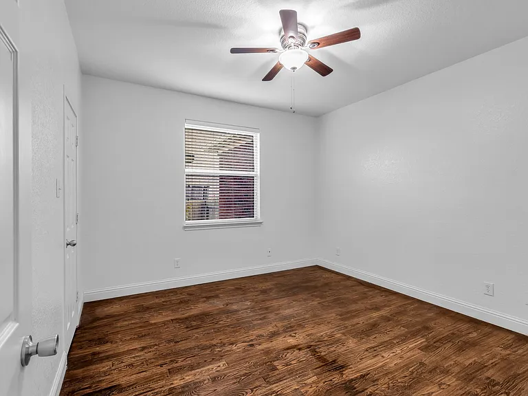 3010 Lena Dr — Photo 20