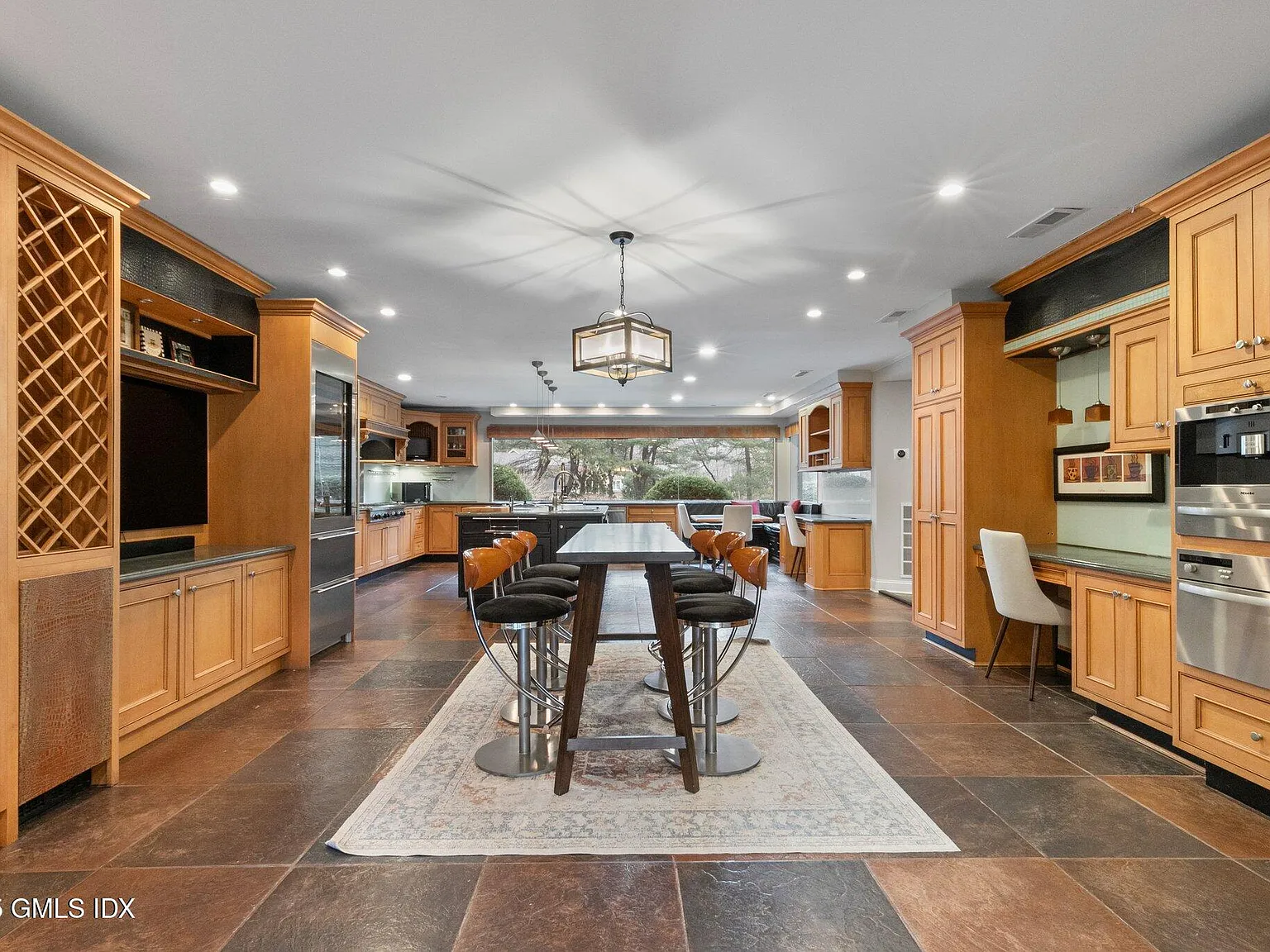 4 bed, 4.0 bath, 3659 sqft, $15,000 — Photo 3