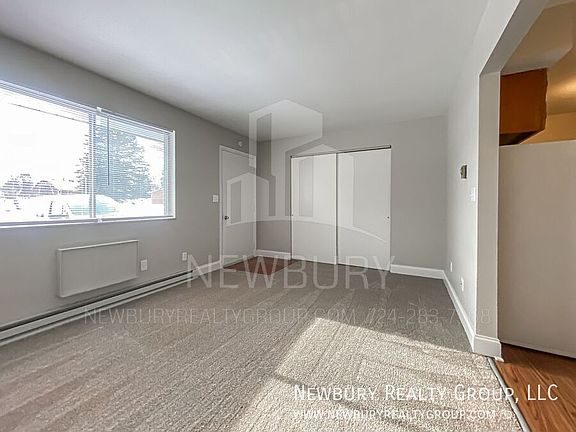 3rd image of 16 Sunbury Est
