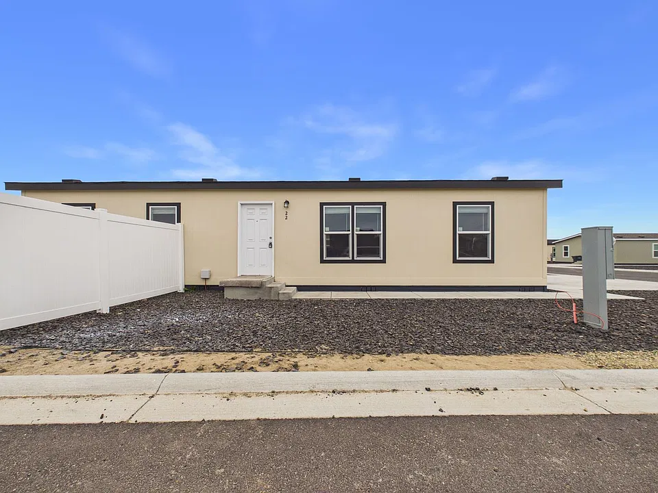 2681 E Edison Ave #22