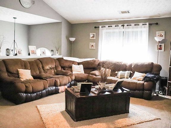 4th image of 162 Kensington Ct