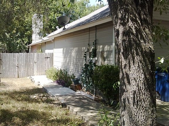 5th image of 2909 Jadewood Ct APT B